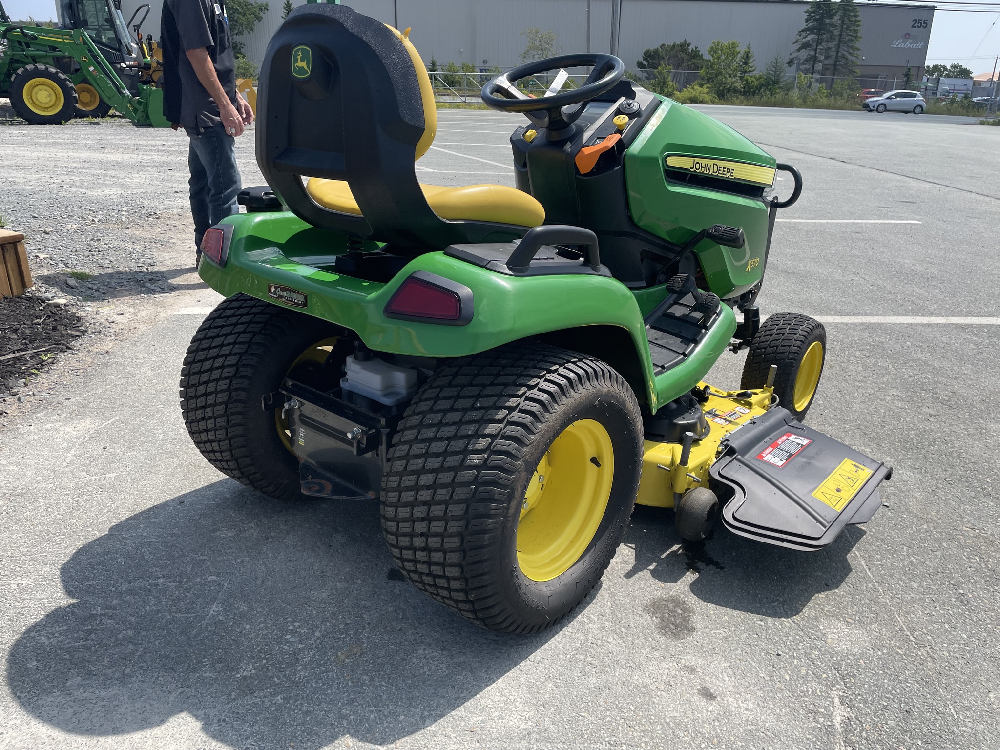 2016 John Deere X570 Image 3