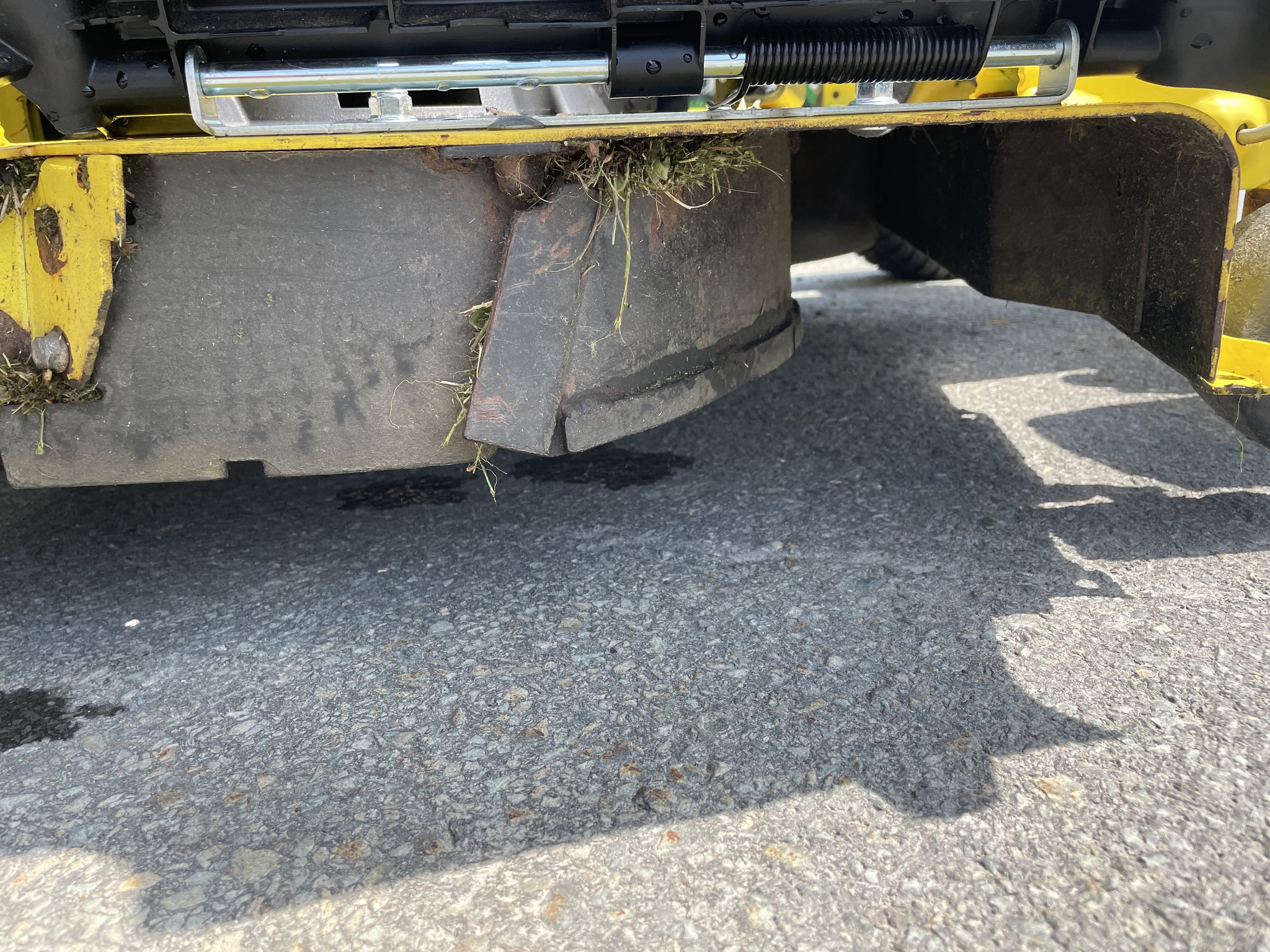 2016 John Deere X570 Image 5