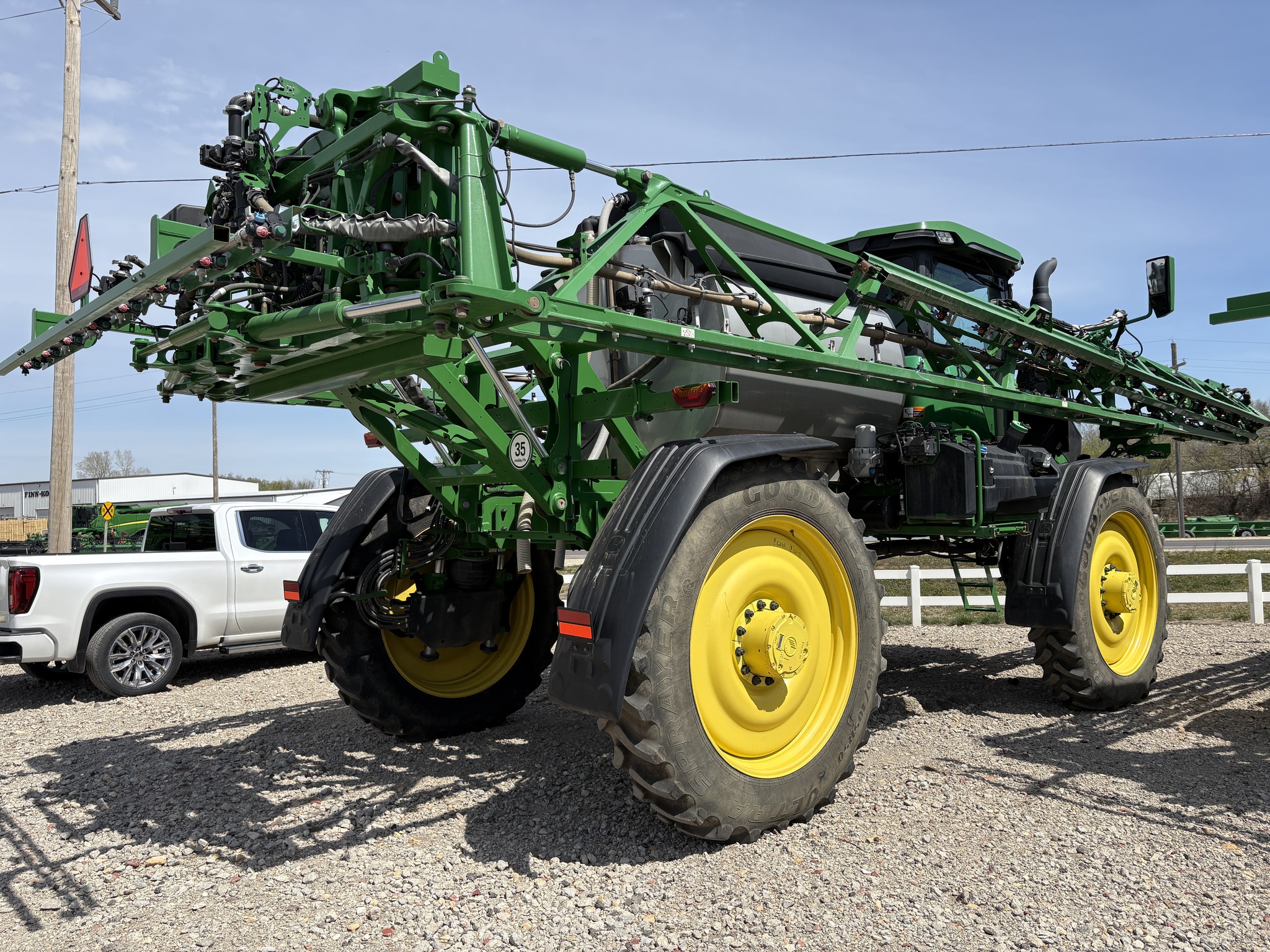 2023 John Deere 612R Image 3