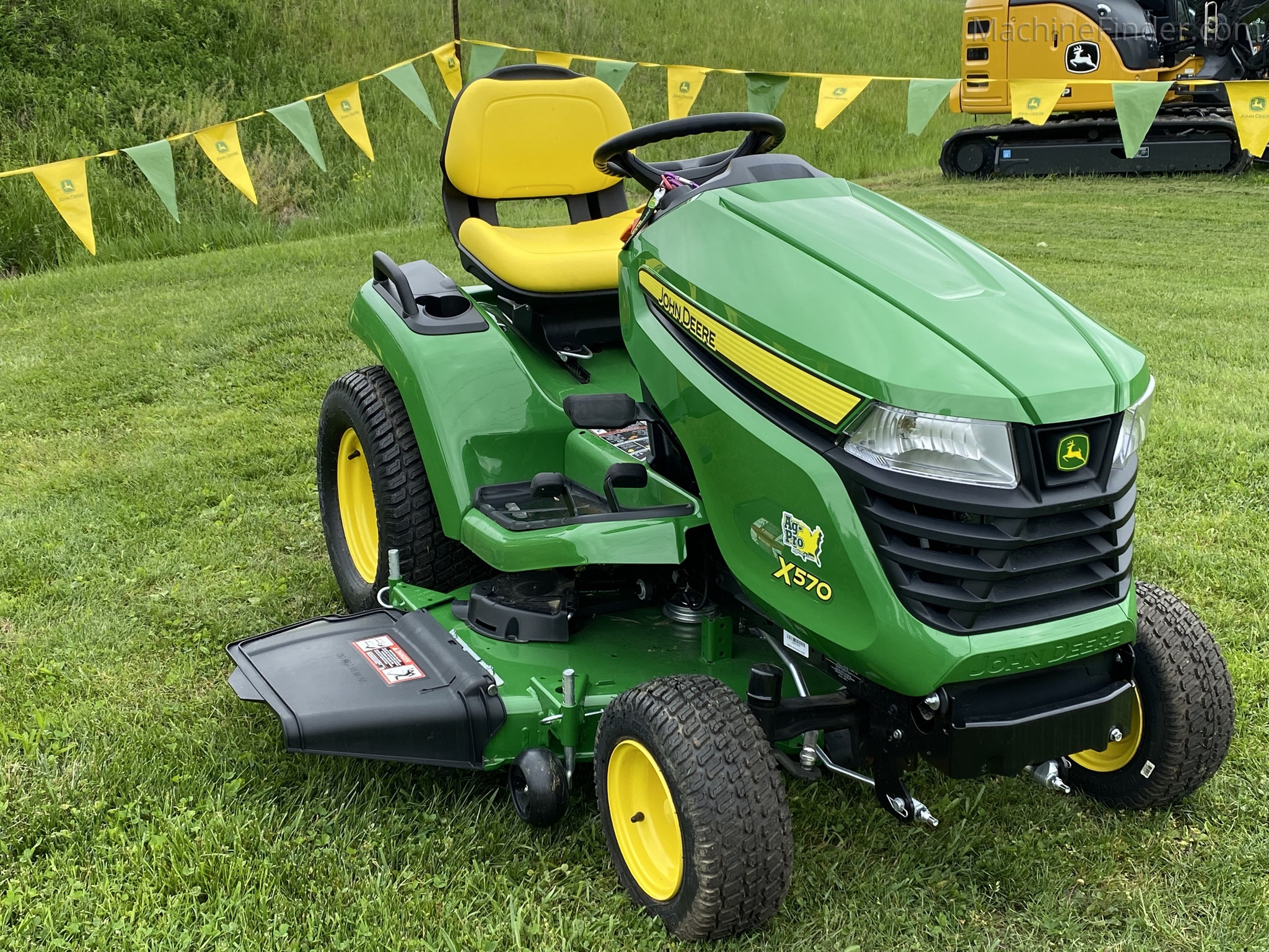 2025 John Deere x570 Image 6