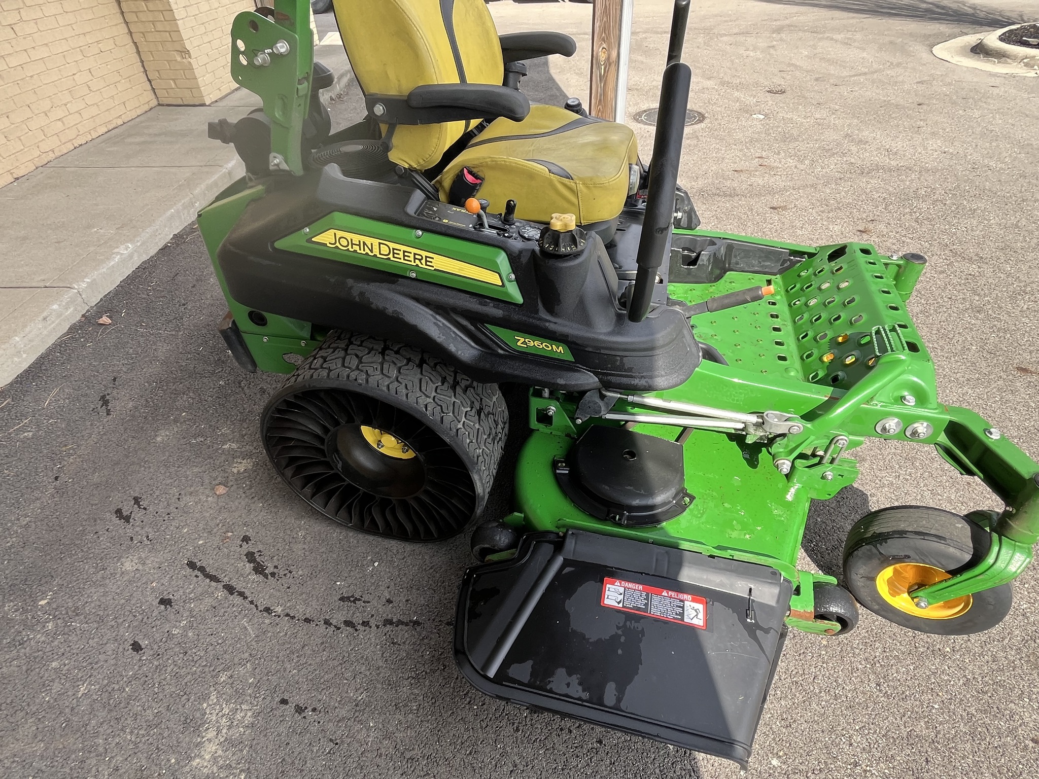 2021 John Deere Z960M Image 2