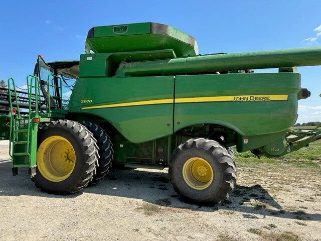2013 John Deere S670 Image 16
