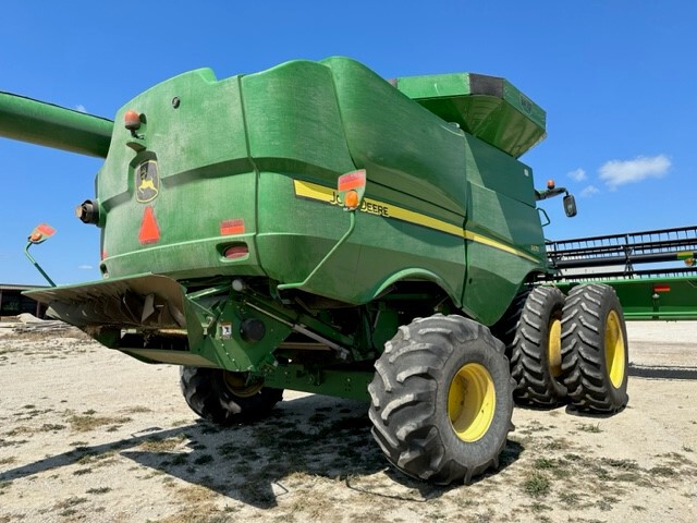 2013 John Deere S670 Image 18