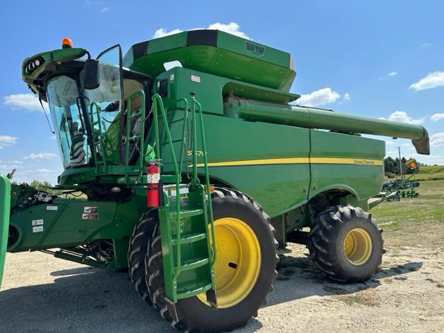 2013 John Deere S670 Image 15