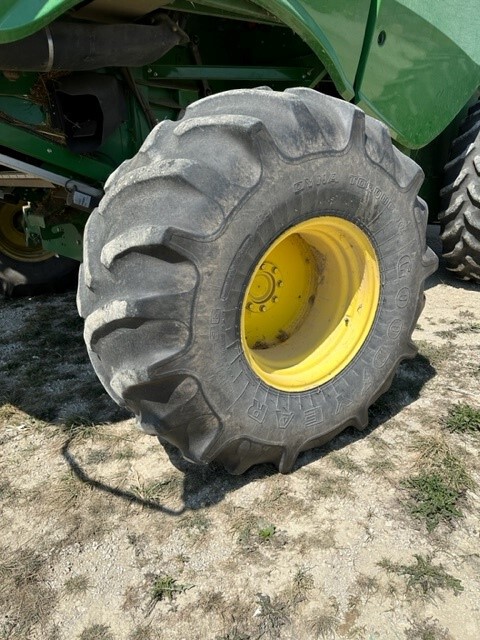 2013 John Deere S670 Image 21