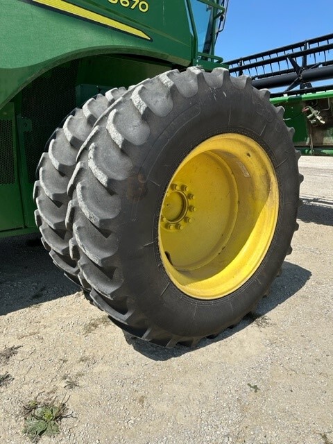 2013 John Deere S670 Image 22