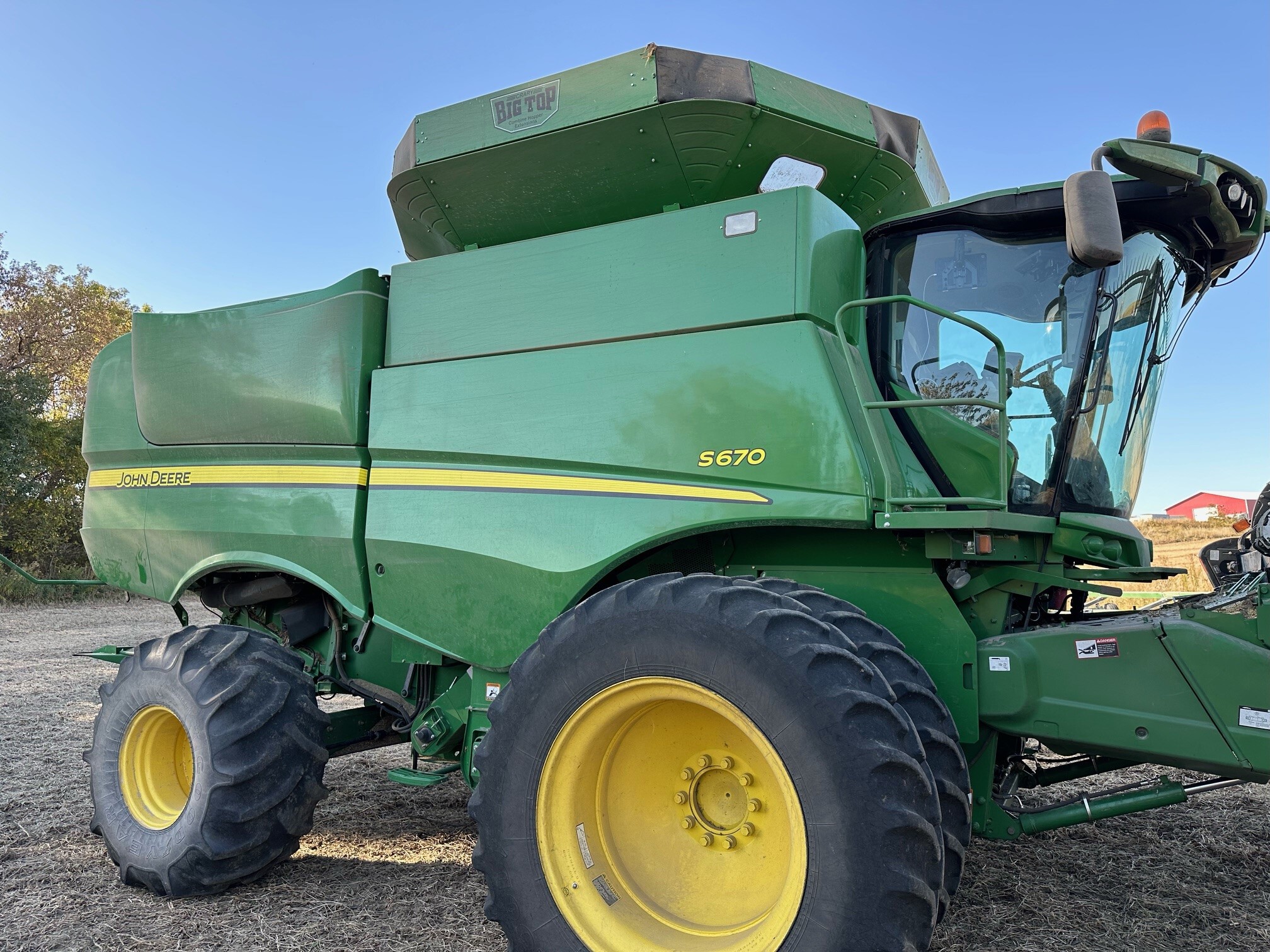 2013 John Deere S670 Image 1