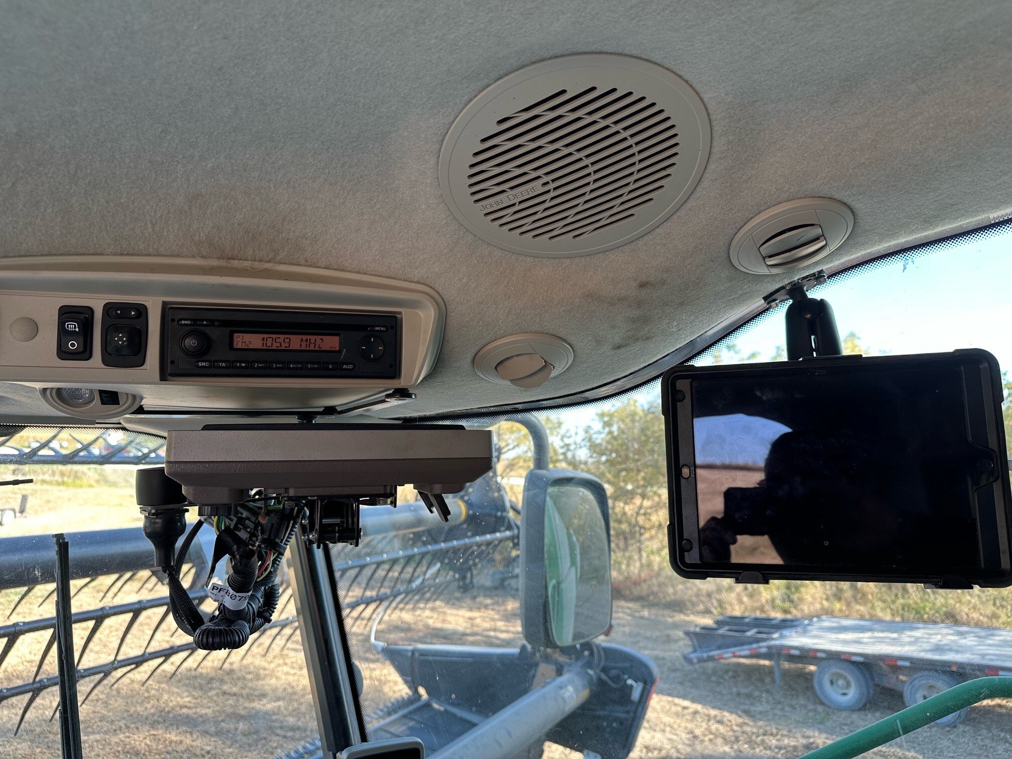 2013 John Deere S670 Image 12