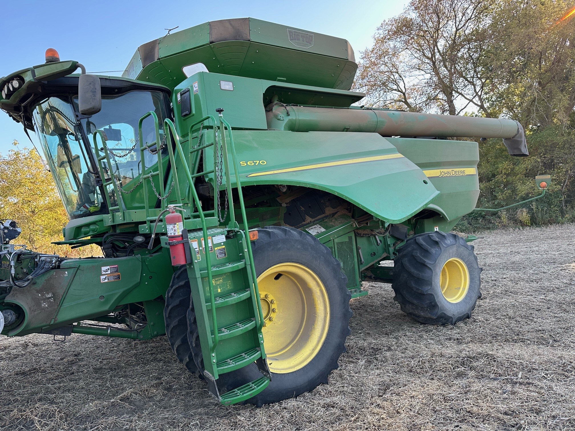 2013 John Deere S670 Image 2