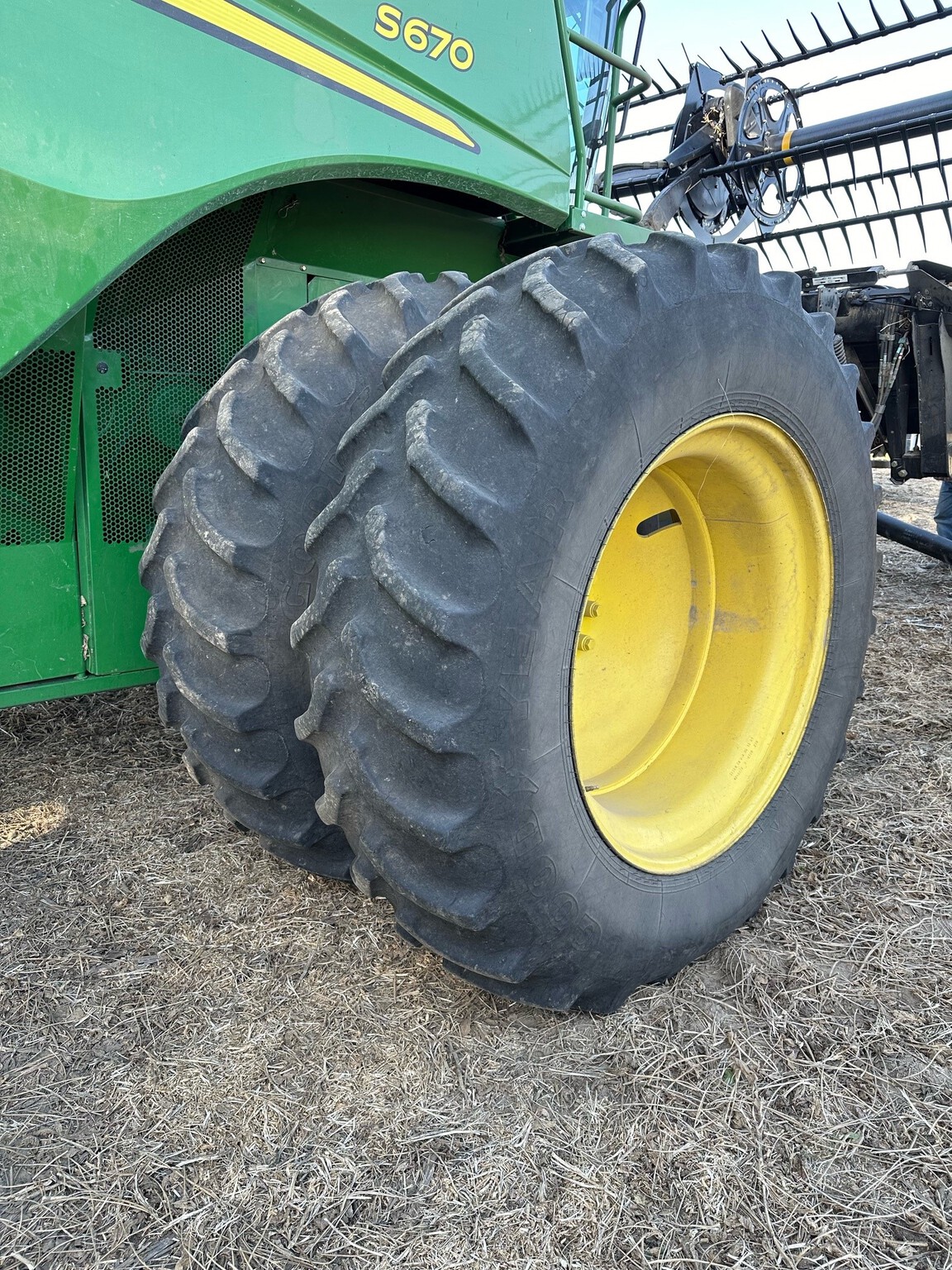 2013 John Deere S670 Image 6
