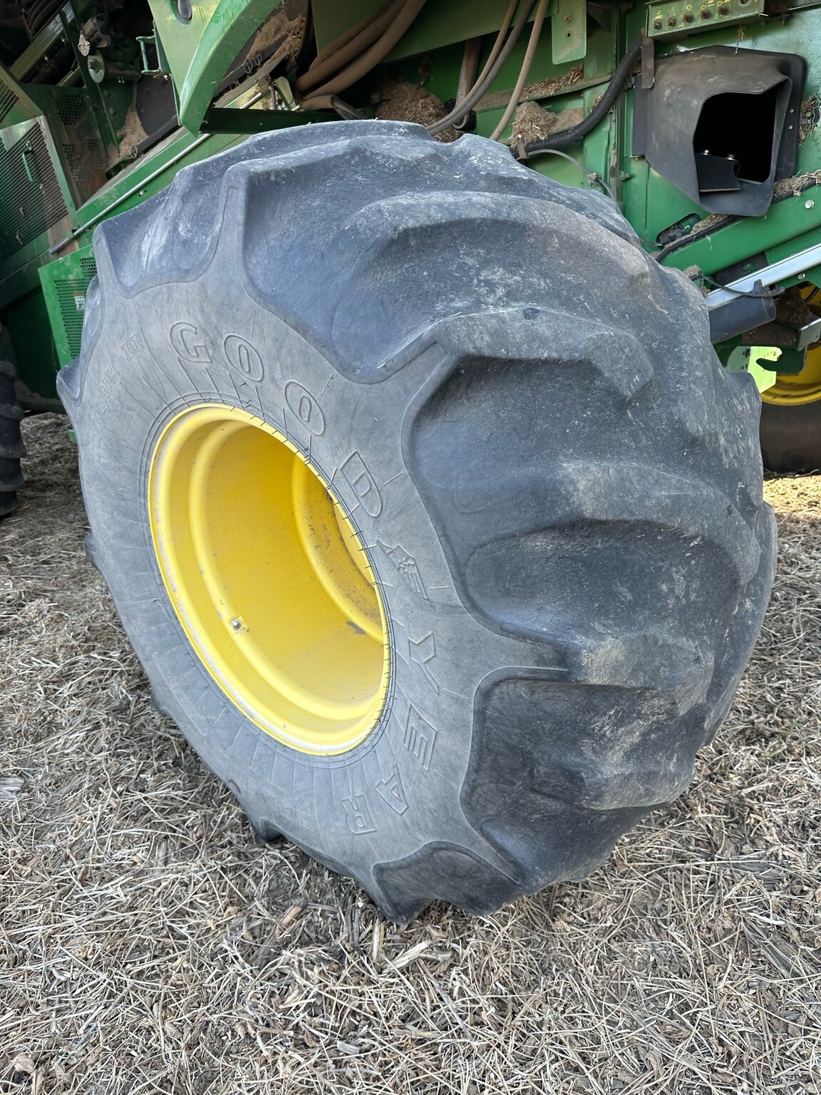 2013 John Deere S670 Image 8