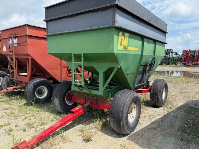  1995 Bradford 335A at Heritage Tractor in Mendota, IL