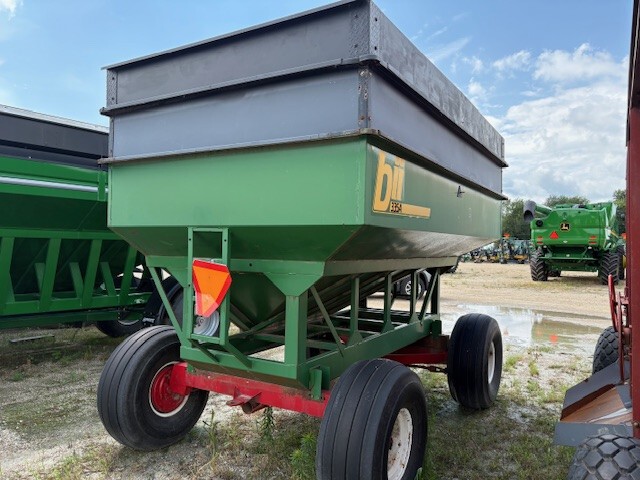  1995 Bradford 335A at Heritage Tractor in Mendota, IL