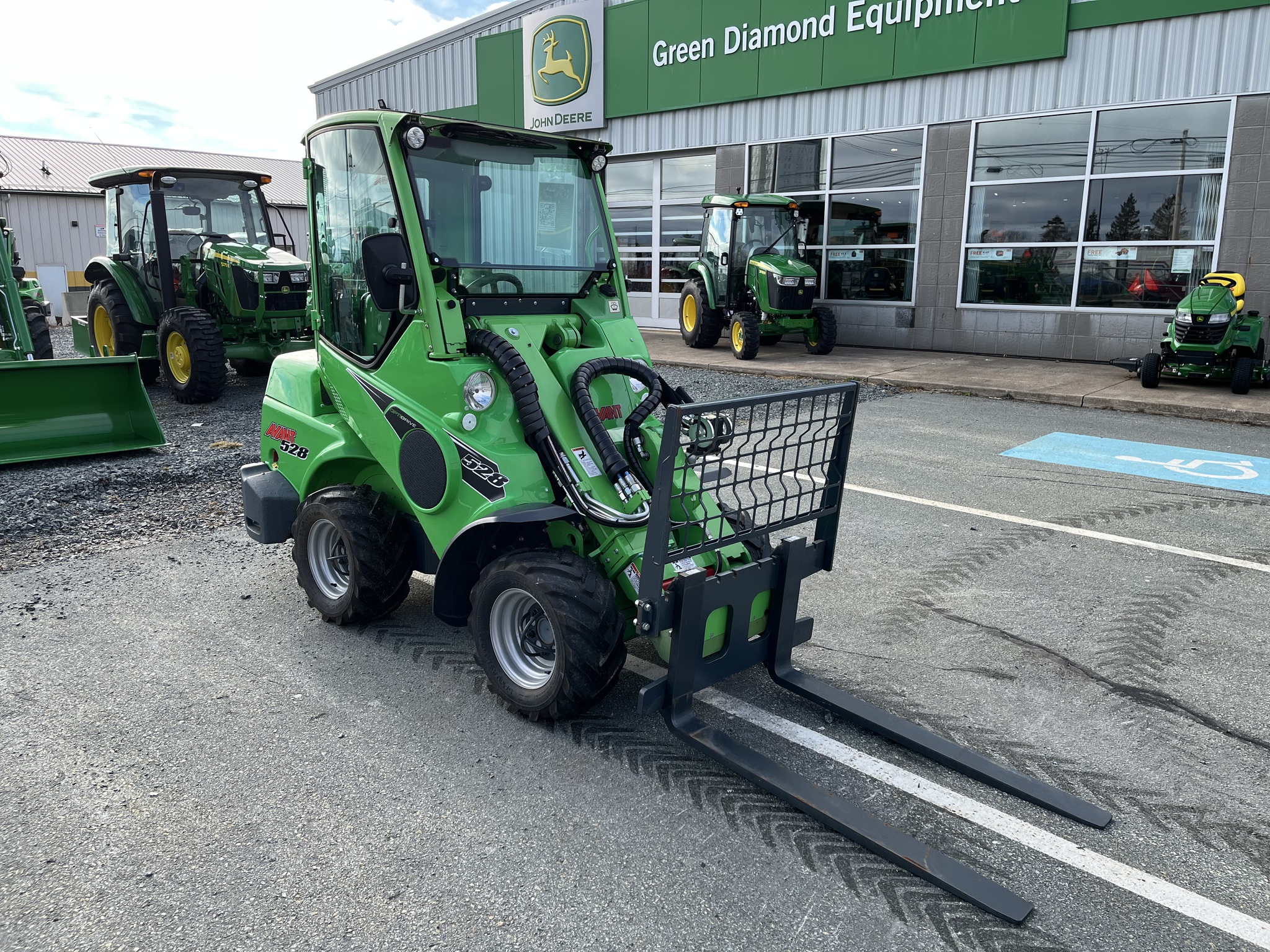 2023 Avant M528 Image 8