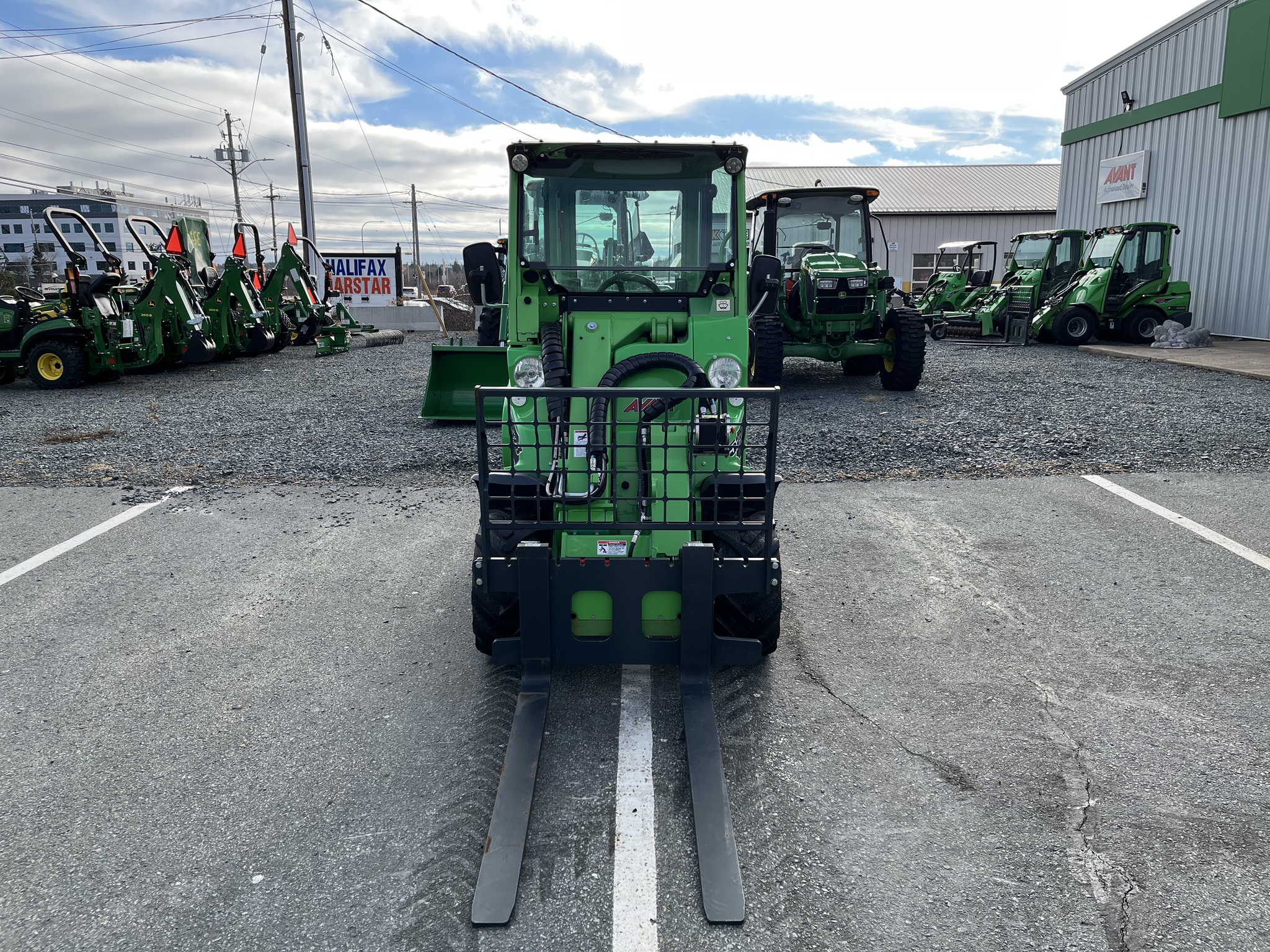 2023 Avant M528 Image 2