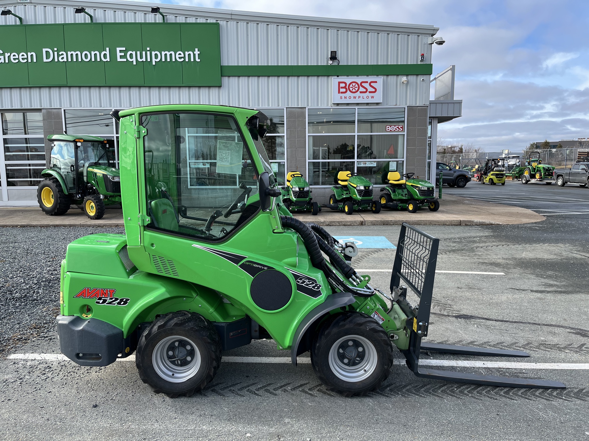 2023 Avant M528 Image 3