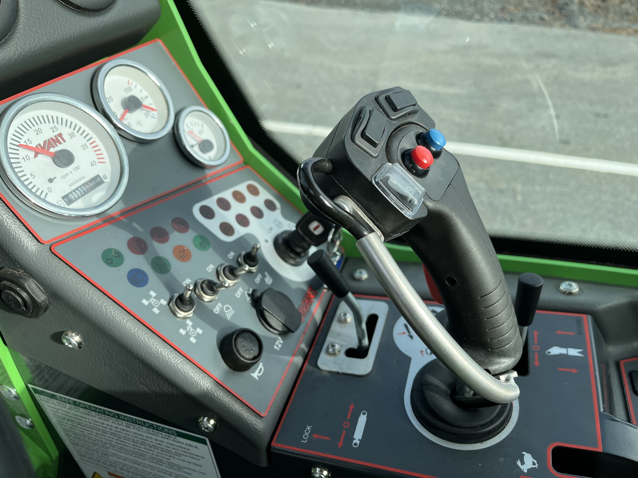 2023 Avant M528 Image 12