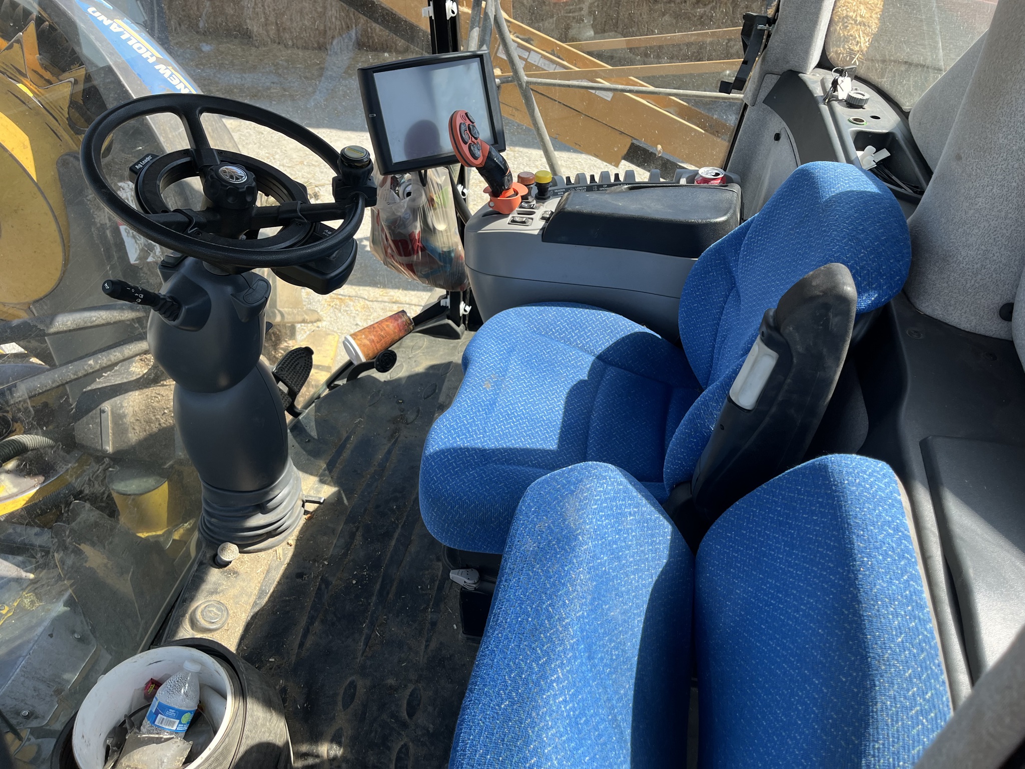 2015 New Holland FR600 Image 8