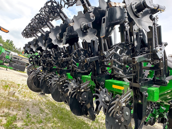 2024 Unverferth 2030-DT