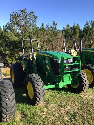 2023 John Deere 5090E Photo 3