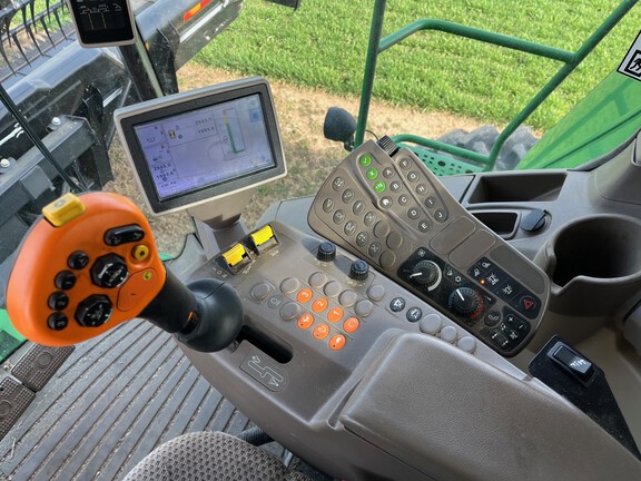 2012 John Deere T670