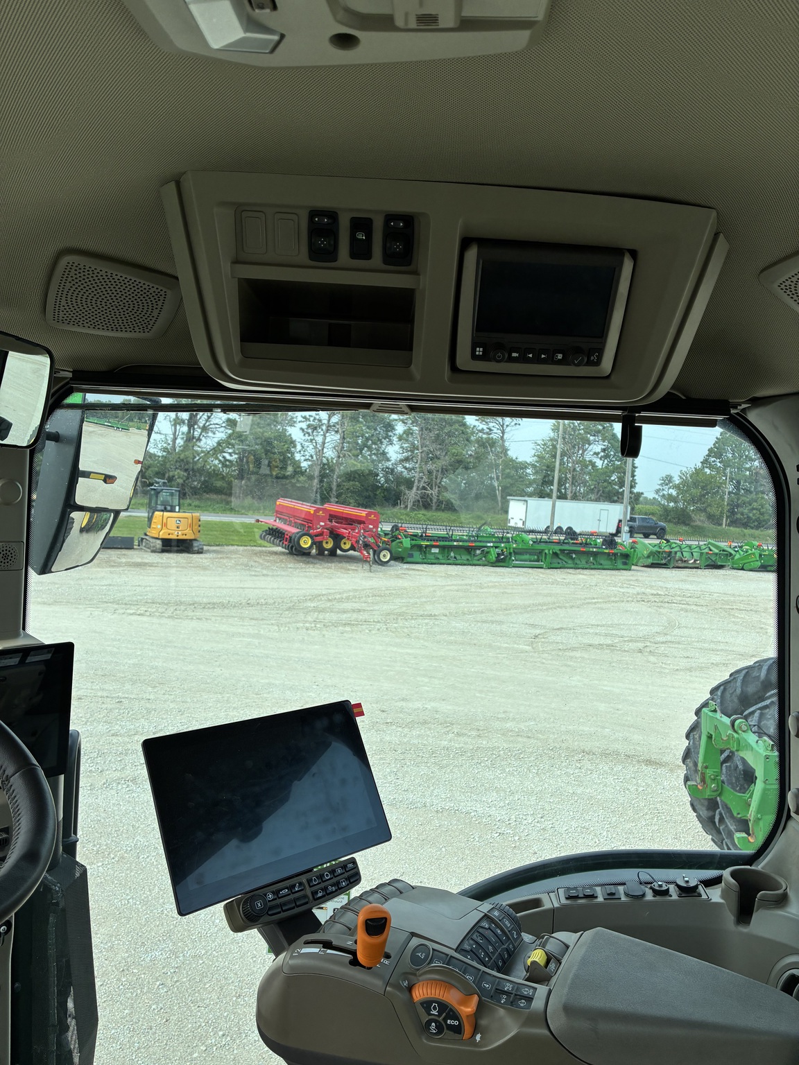 2024 John Deere 8R 370 Image 6