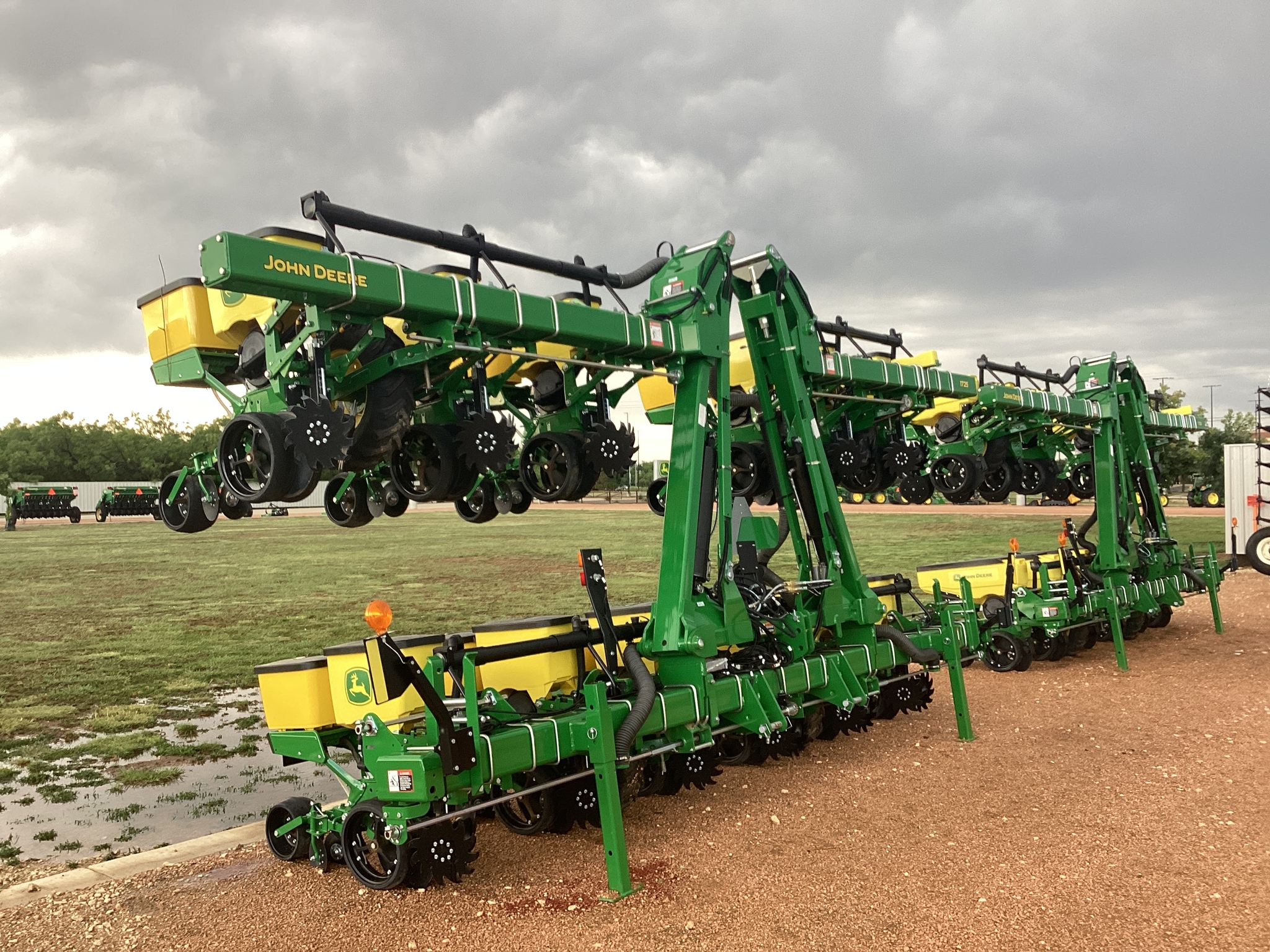 2024 John Deere 1725 Image 1
