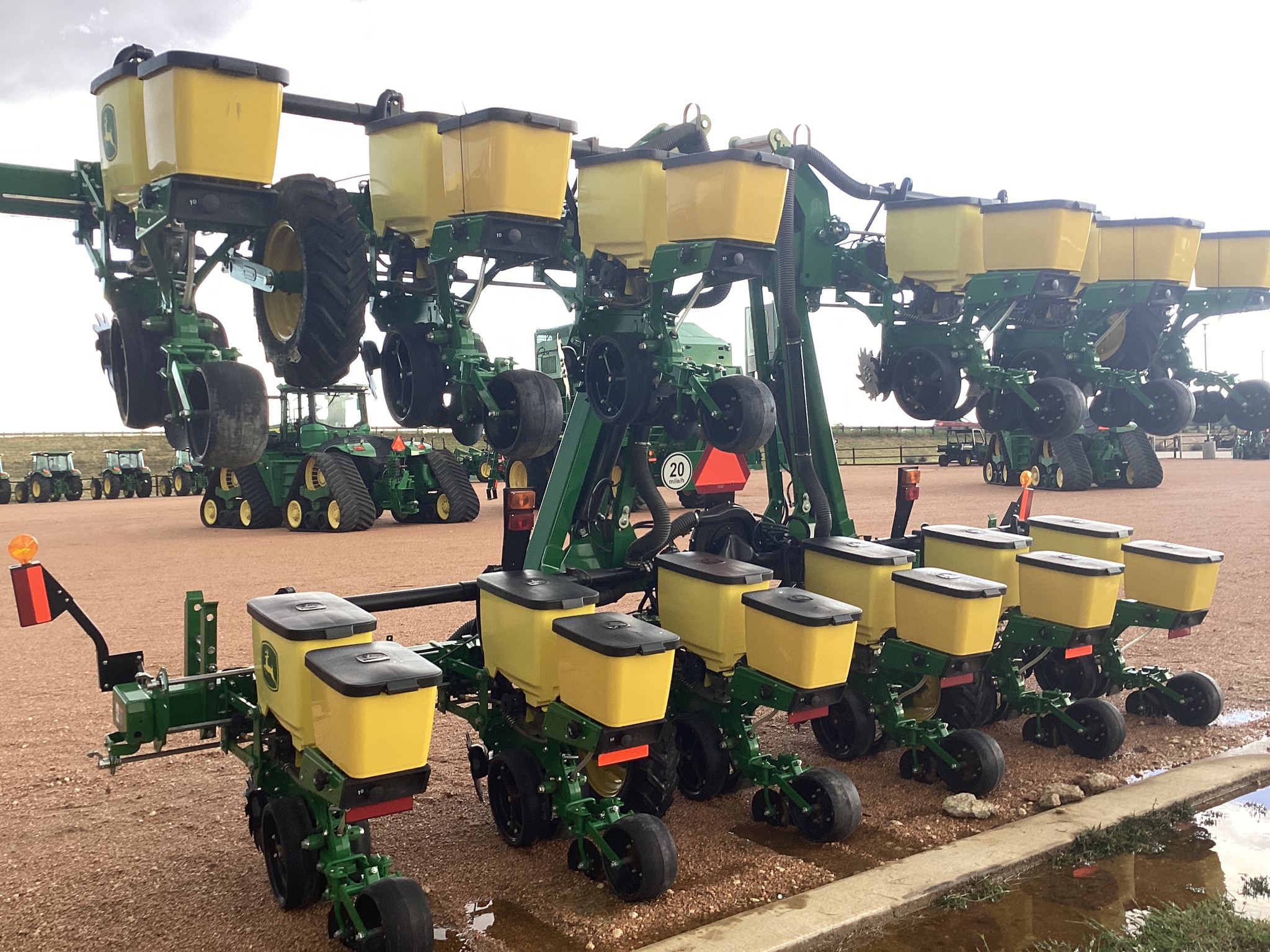 2024 John Deere 1725 Image 2