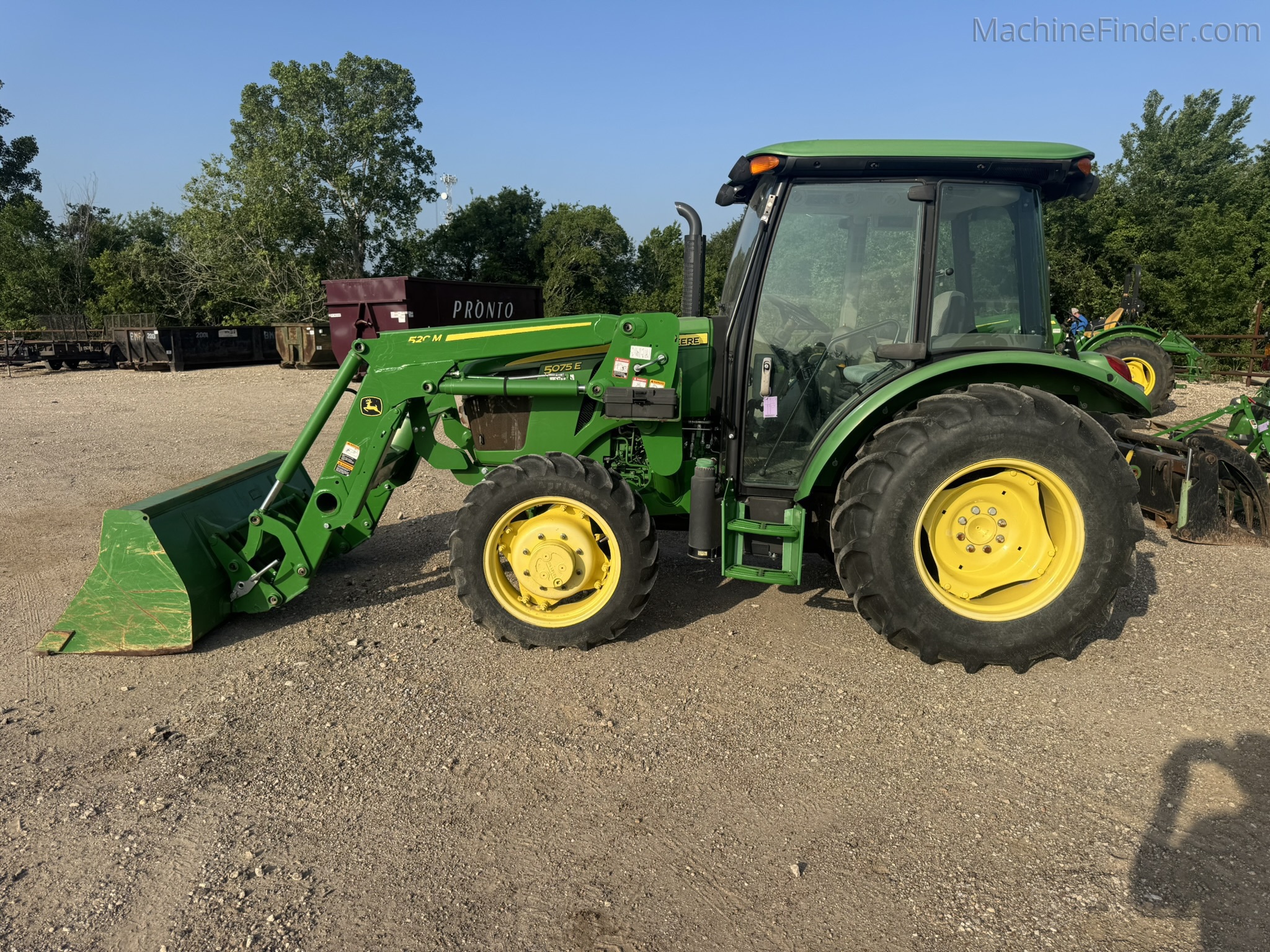 2018 John Deere 5075E Image 1