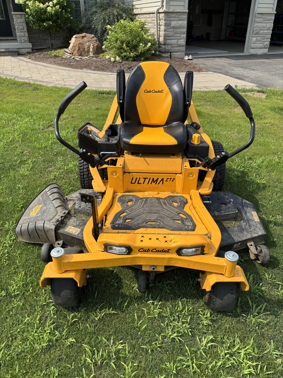 2022 Cub Cadet ZT2 60 Image 3