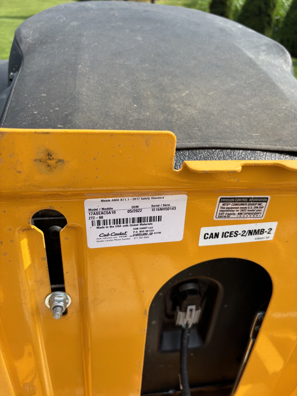 2022 Cub Cadet ZT2 60 Image 7