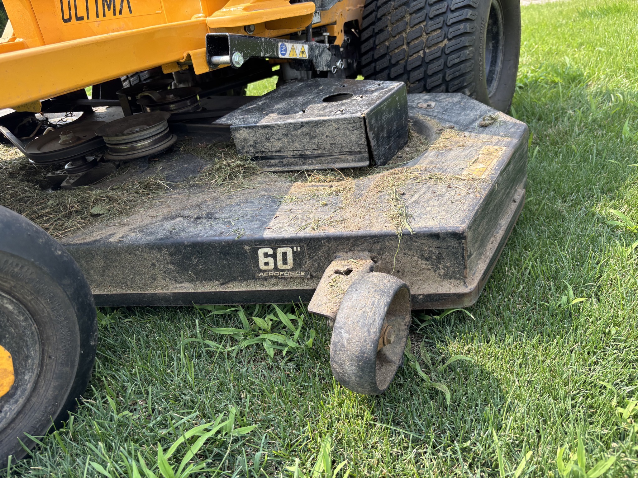 2022 Cub Cadet ZT2 60 Image 8