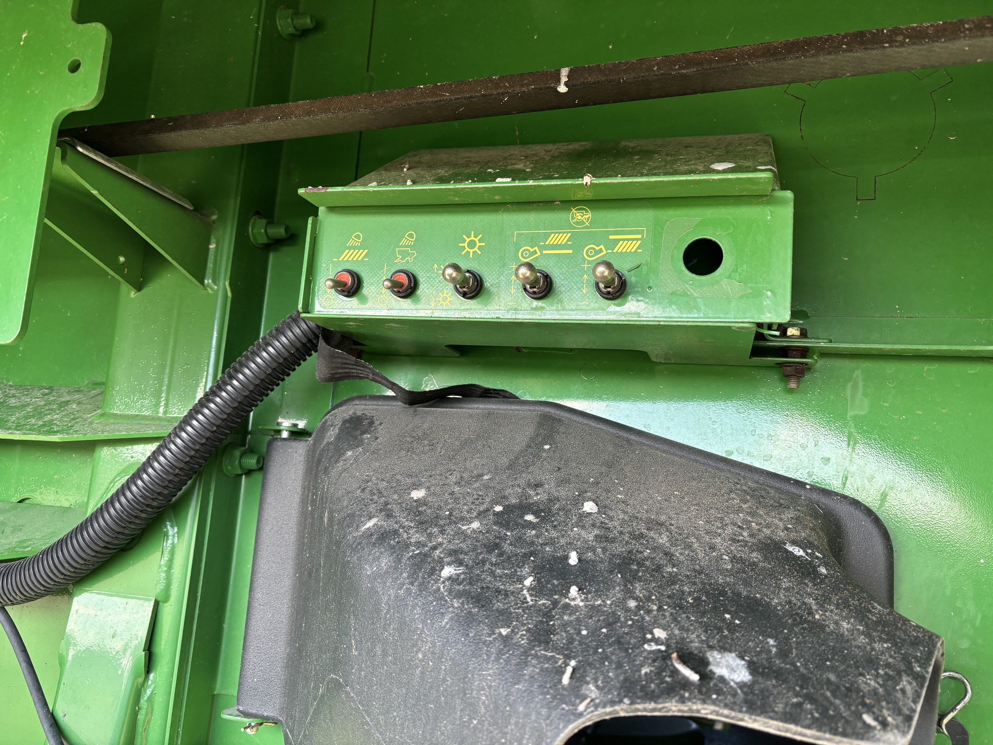  2013 John Deere S660 at Heritage Tractor in Carthage, IL