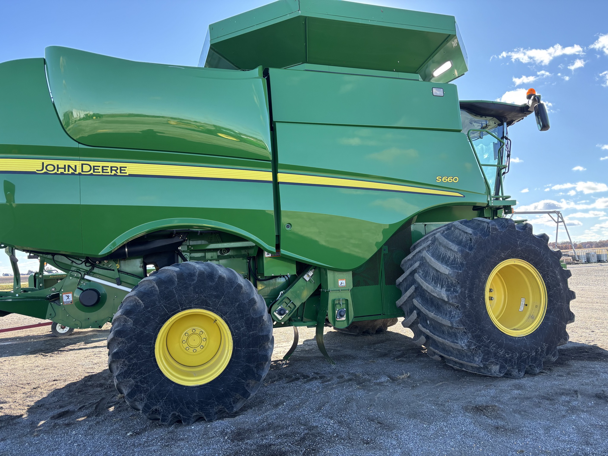  2013 John Deere S660 at Heritage Tractor in Carthage, IL
