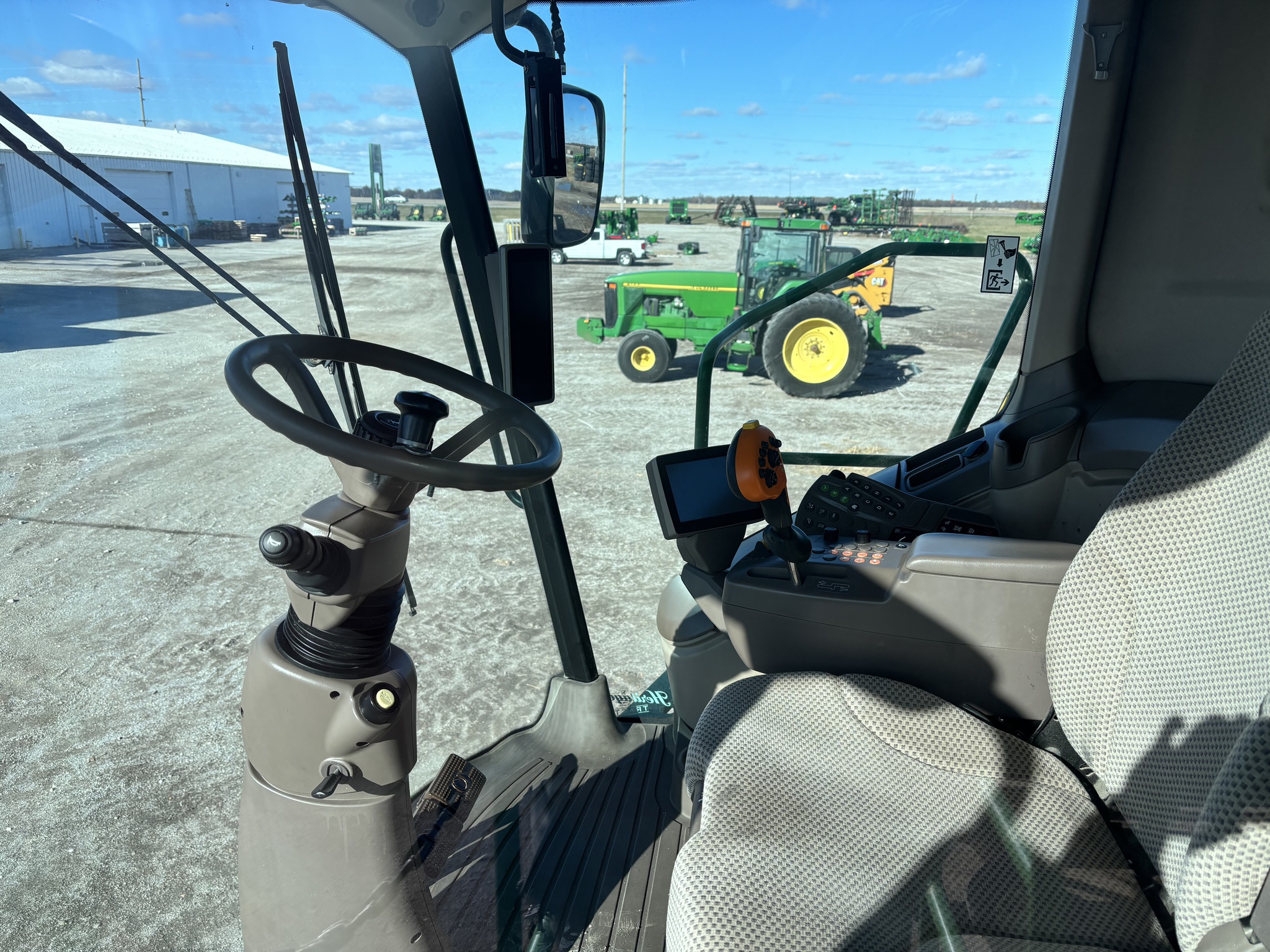  2013 John Deere S660 at Heritage Tractor in Carthage, IL