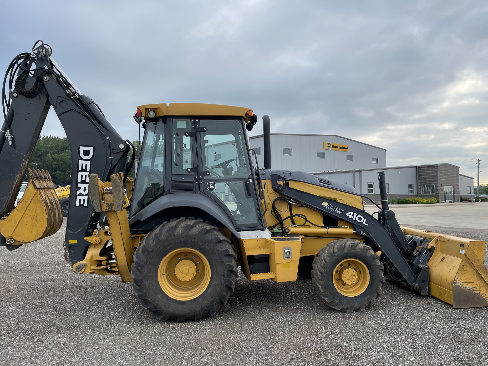 2017 John Deere 410L Image 1