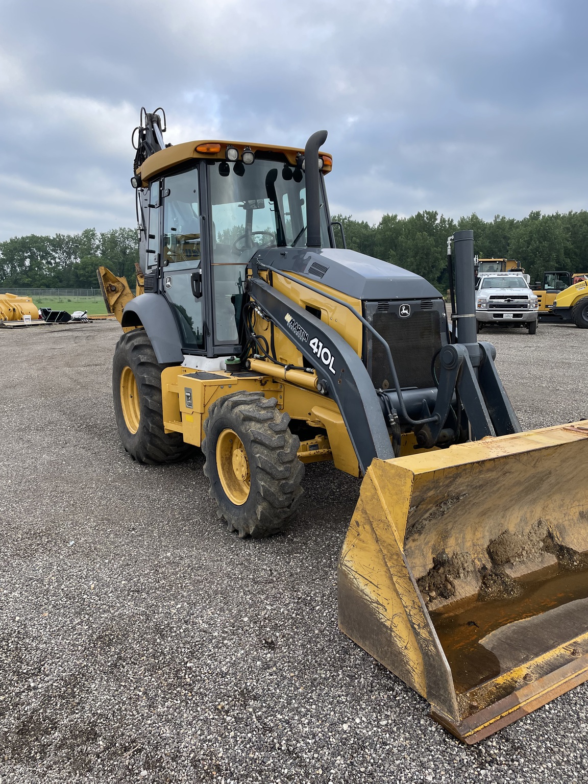 2017 John Deere 410L Image 3