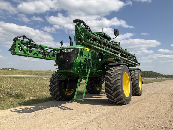 Photo of a 2025 John Deere 616R