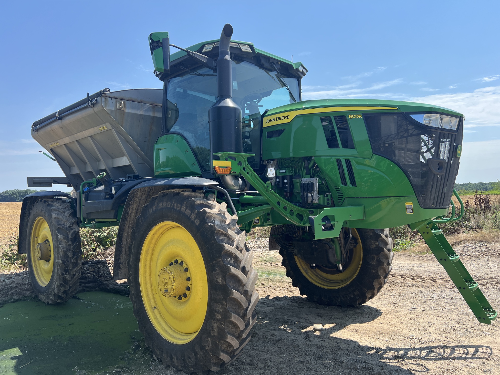 2023 John Deere 600R