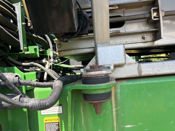 Photo of 2023 John Deere 600R