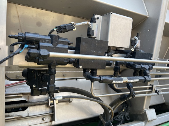 Photo of 2023 John Deere 600R