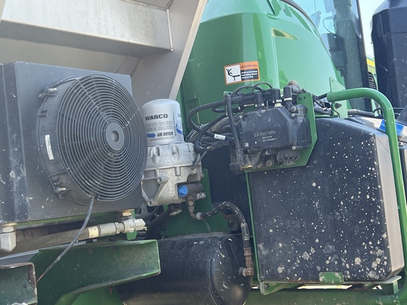 Photo of 2023 John Deere 600R