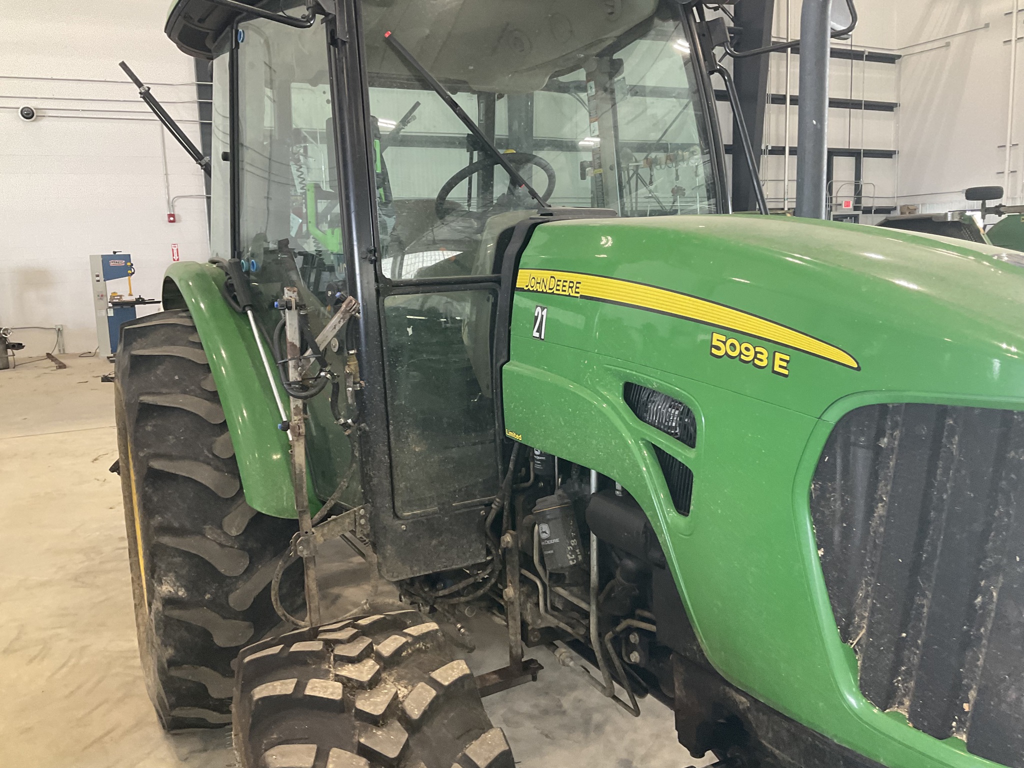 2011 John Deere 5093E