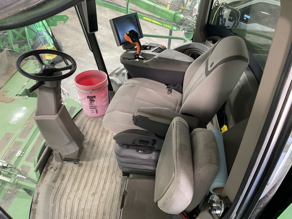 2024 John Deere W235R - Photo15