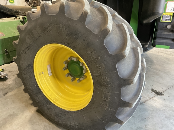 2024 John Deere W235R - Photo12