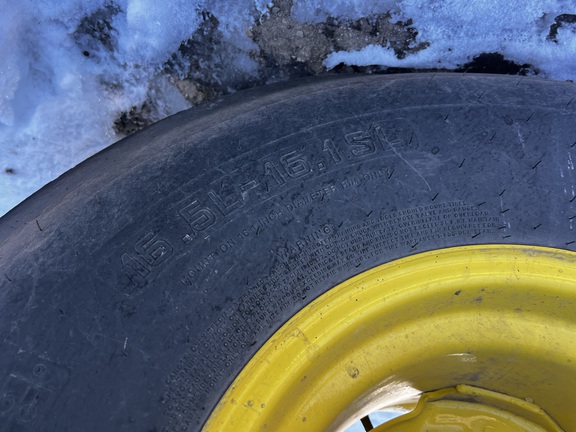 2024 John Deere W235R - Photo11