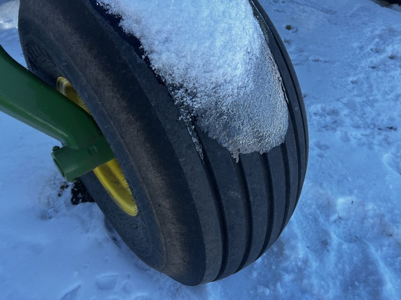 2024 John Deere W235R - Photo13