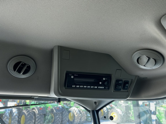 2024 John Deere W235R - Photo39