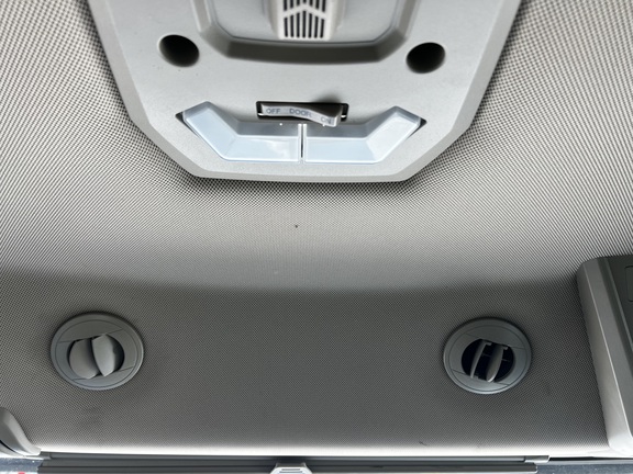 2024 John Deere W235R - Photo40