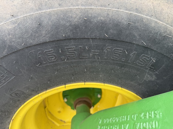 2024 John Deere W235R - Photo12